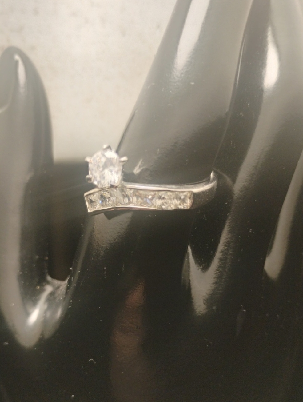 Super Bling Diamond Style Ring Size 9.75 Fun cocktail Shimmering Bling Ring - Picture 2 of 9
